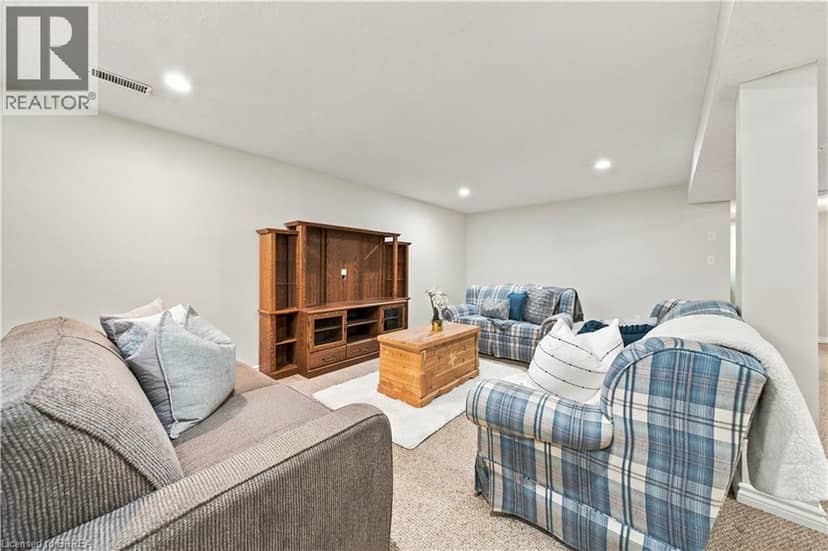 4 MACPHERSON Drive — photo 25 of 40