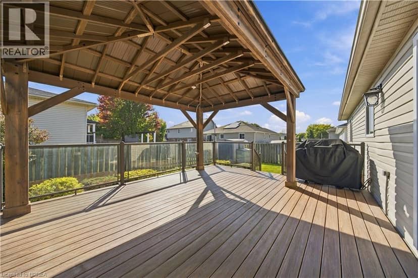 4 MACPHERSON Drive — photo 33 of 40