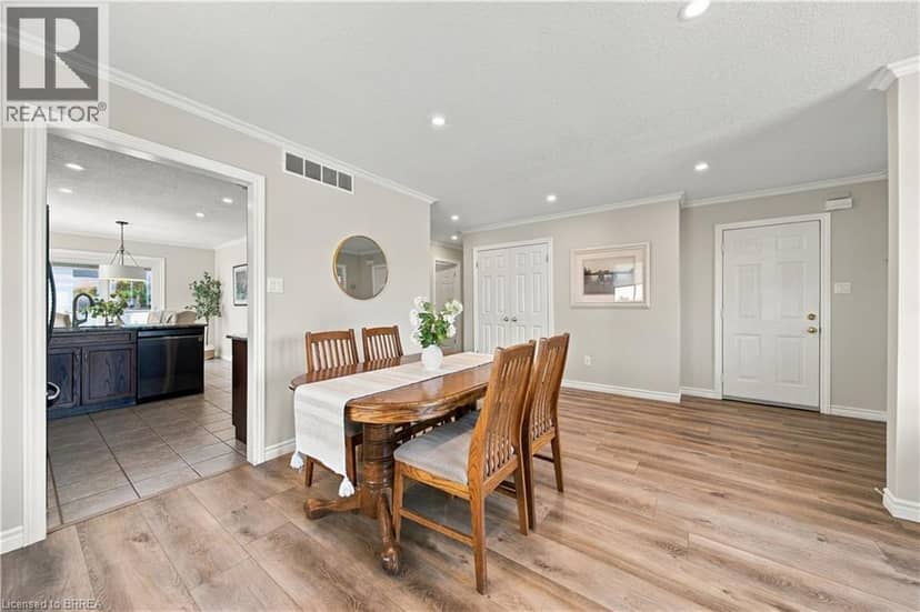 4 MACPHERSON Drive — photo 9 of 40