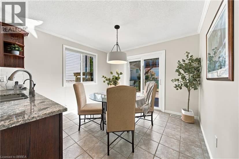 4 MACPHERSON Drive — photo 13 of 40
