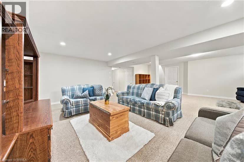 4 MACPHERSON Drive — photo 26 of 40