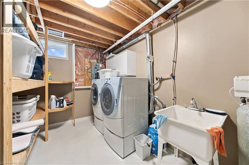4 MACPHERSON Drive — photo 31 of 40