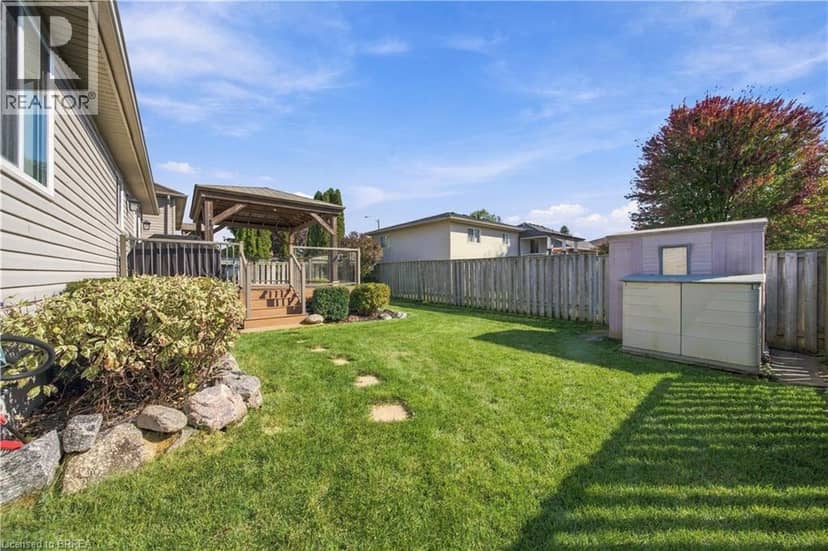 4 MACPHERSON Drive — photo 35 of 40