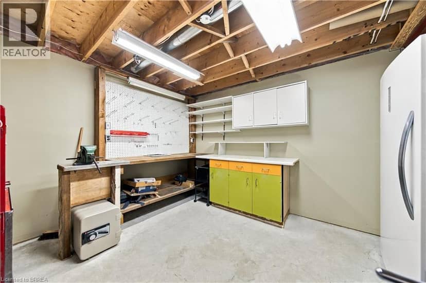 4 MACPHERSON Drive — photo 32 of 40