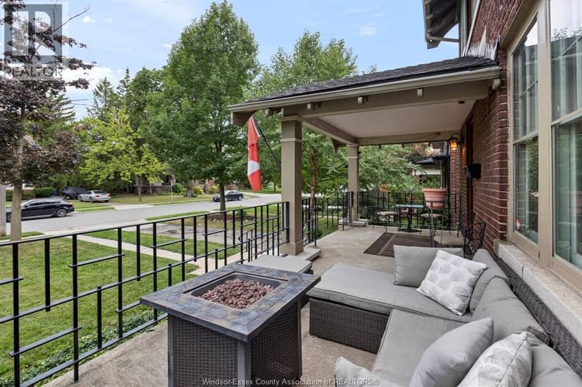 1528 Victoria Avenue — photo 3 of 30