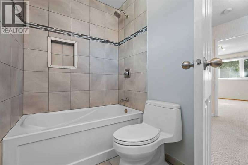 135 Queensland Road SE — photo 27 of 40
