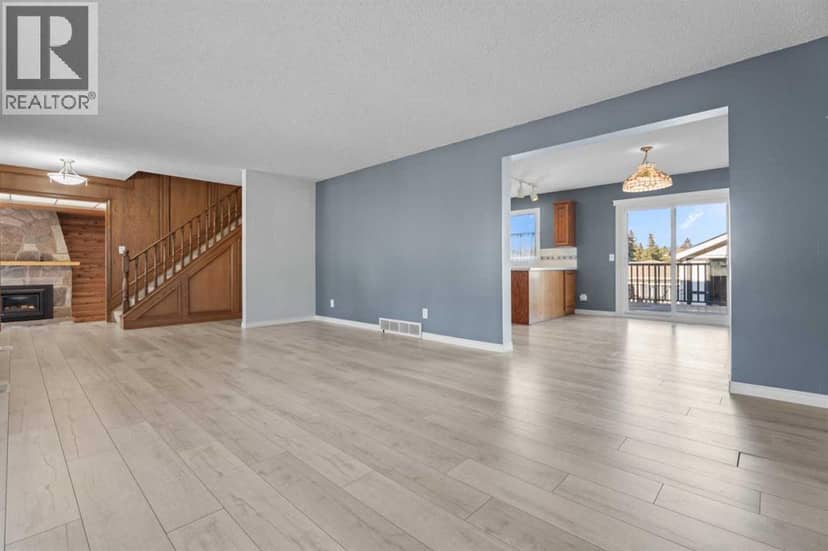 135 Queensland Road SE, Calgary, photo 8