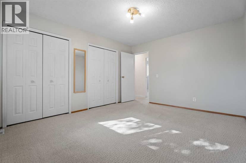135 Queensland Road SE — photo 23 of 40