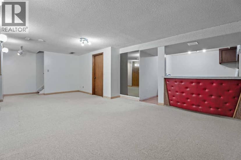 135 Queensland Road SE — photo 37 of 40