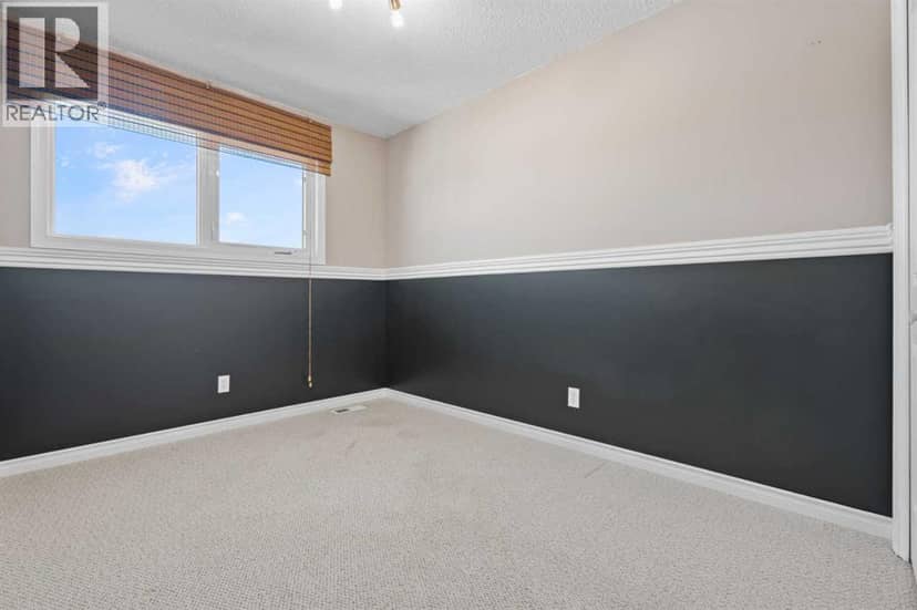135 Queensland Road SE — photo 29 of 40