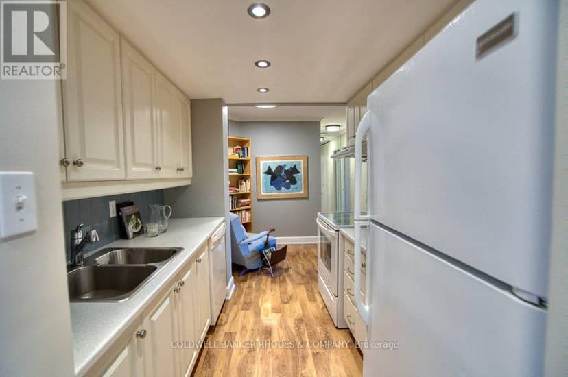405 - 60 McLeod Street — photo 17 of 40