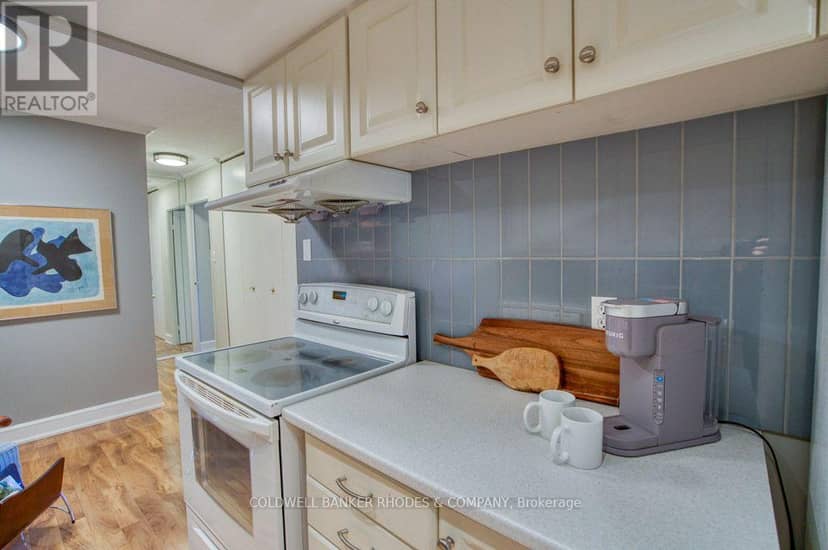 405 - 60 McLeod Street — photo 20 of 40