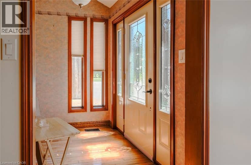 1045 TREMAINE Avenue S — photo 11 of 40