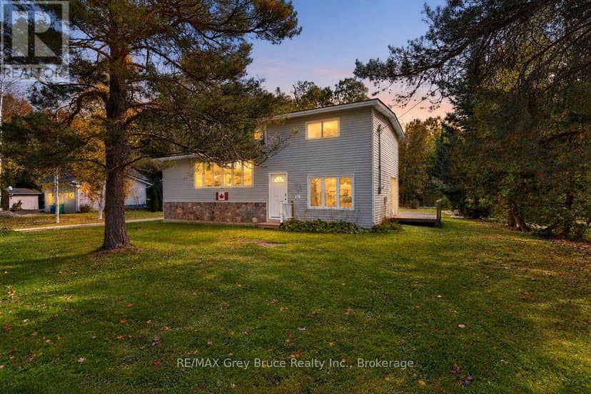 243 McCullough Lake Drive, Chatsworth