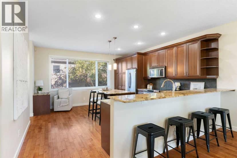 126 30 Avenue NE — photo 9 of 40