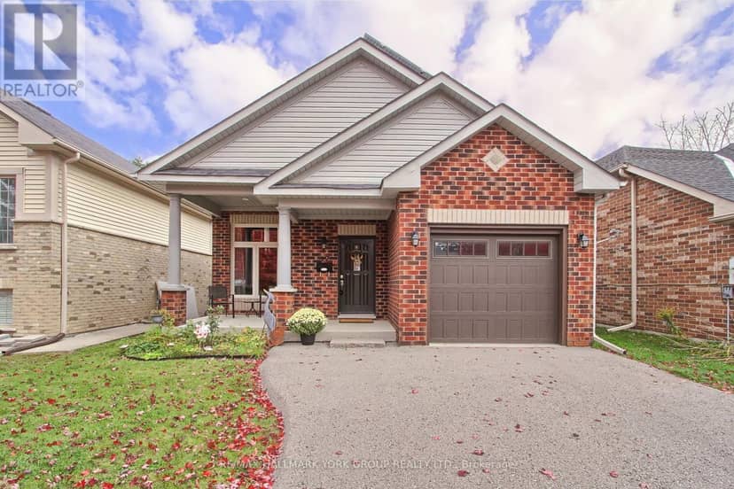 17 Hillview Drive, Newmarket