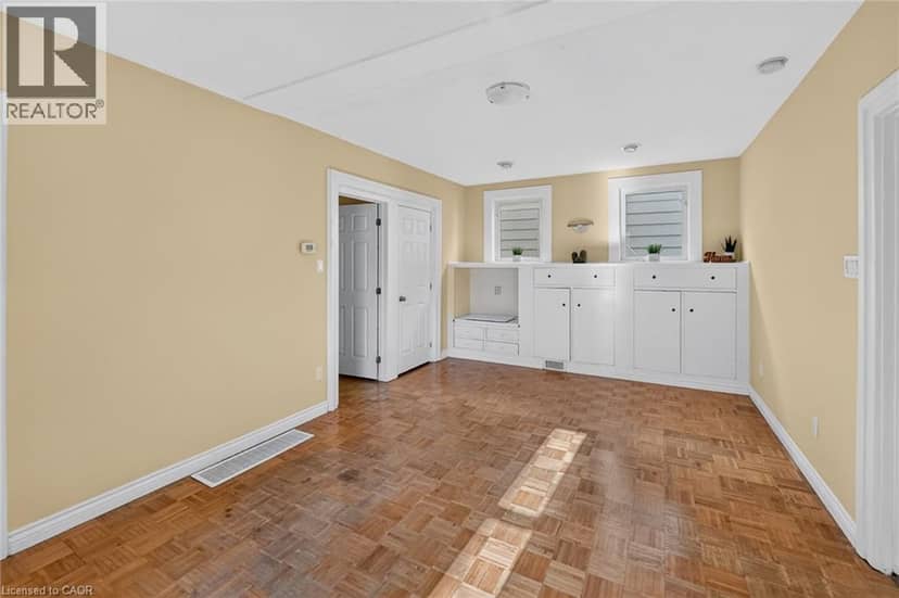 15 ADELAIDE Street — photo 9 of 23