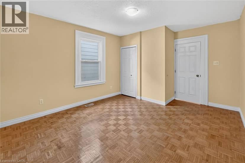 15 ADELAIDE Street — photo 11 of 23