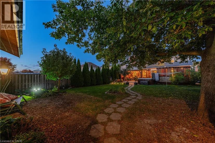 6 MATHEWS Court, Brantford, photo 8