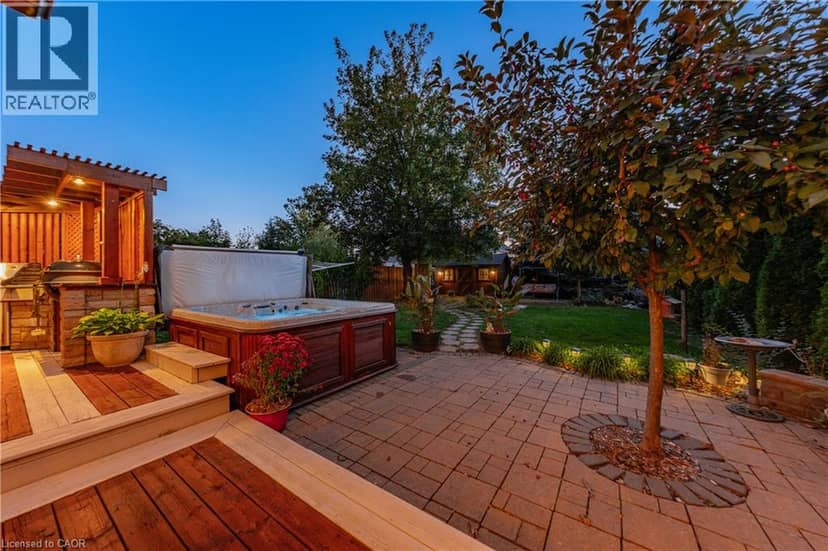 6 MATHEWS Court, Brantford, photo 7