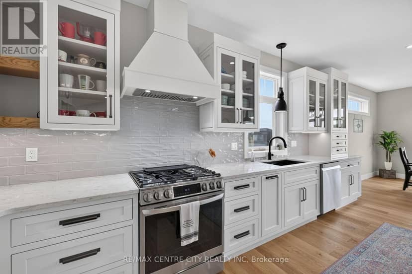 124 Lila Street — photo 14 of 40