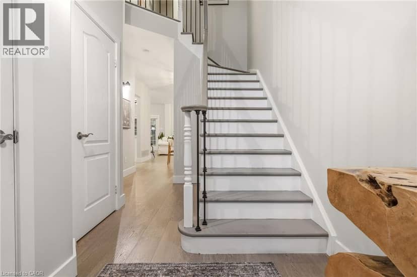 1361 STEPHENSON Drive, Burlington, photo 5