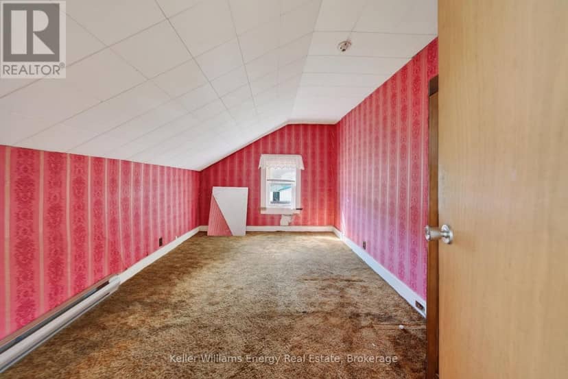 176 Wellington Main Street — photo 32 of 40