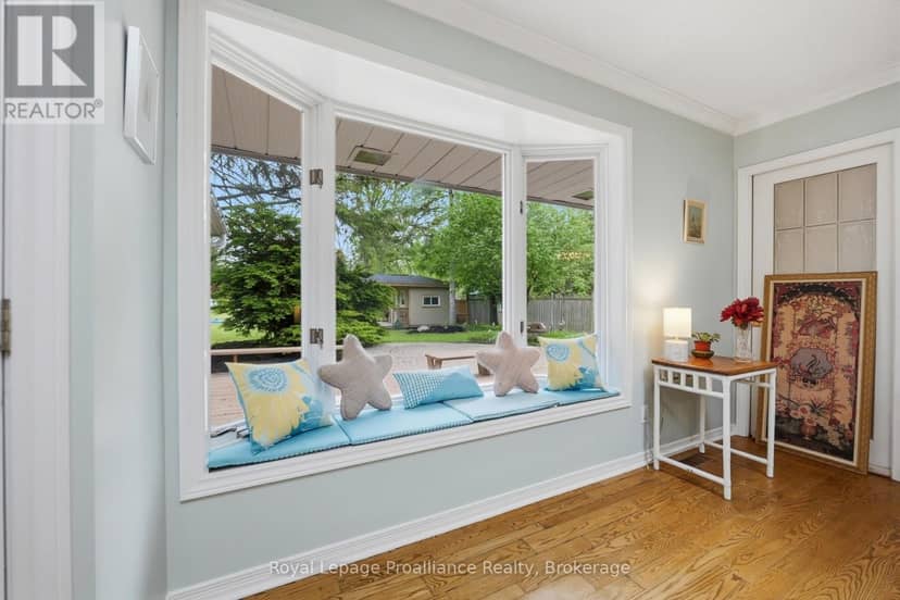 51 Selena Avenue — photo 13 of 40