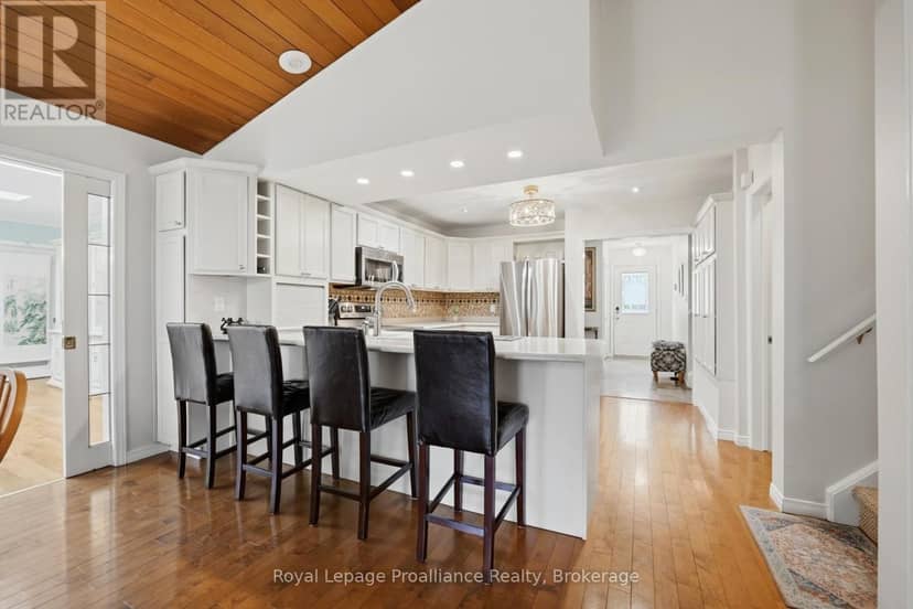 51 Selena Avenue — photo 9 of 40