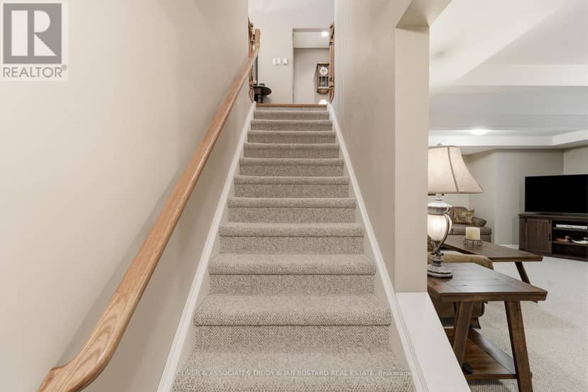 10075 Jennison Crescent — photo 26 of 40
