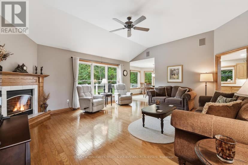 10075 Jennison Crescent, Lambton Shores, photo 7