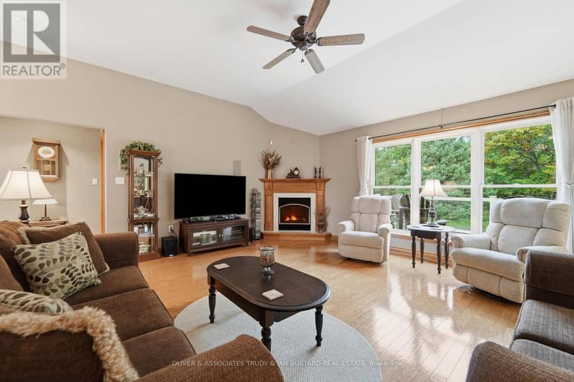 10075 Jennison Crescent — photo 9 of 40