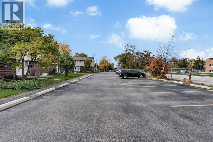 2755 MEADOWBROOK LANE Unit# 11 — photo 4 of 23