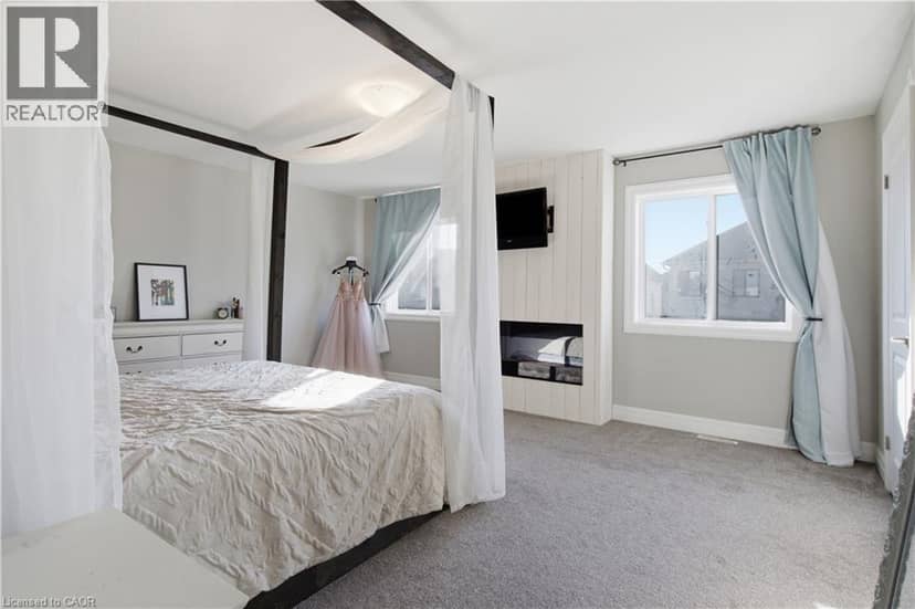 275 BRADSHAW Drive — photo 18 of 33