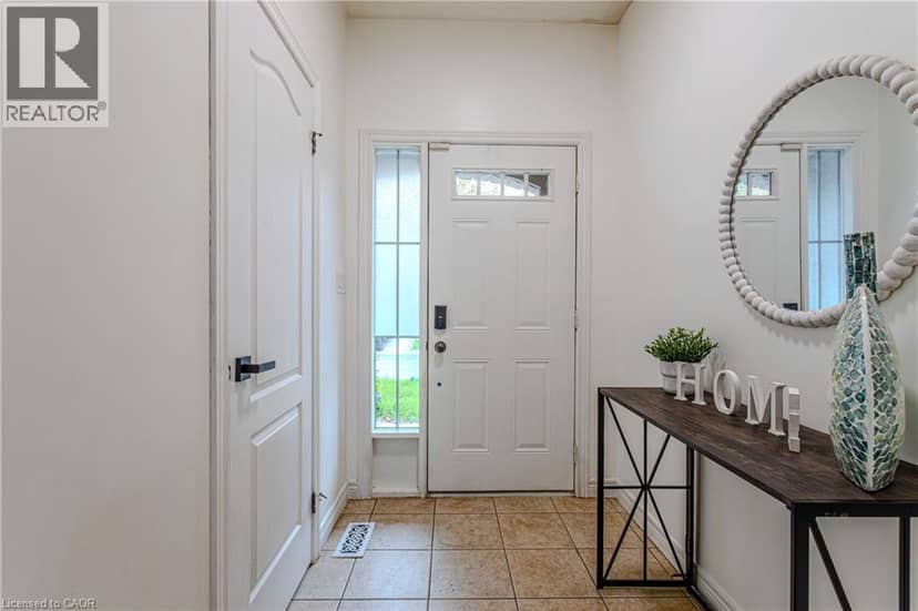 49 MARINA POINT Crescent — photo 3 of 39