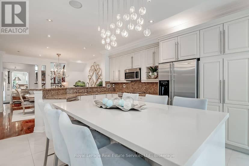 207 Tawny Crescent — photo 10 of 40