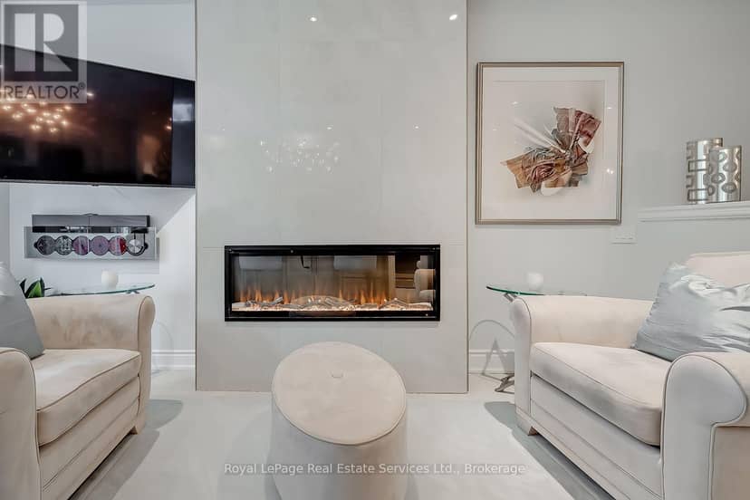 207 Tawny Crescent — photo 11 of 40