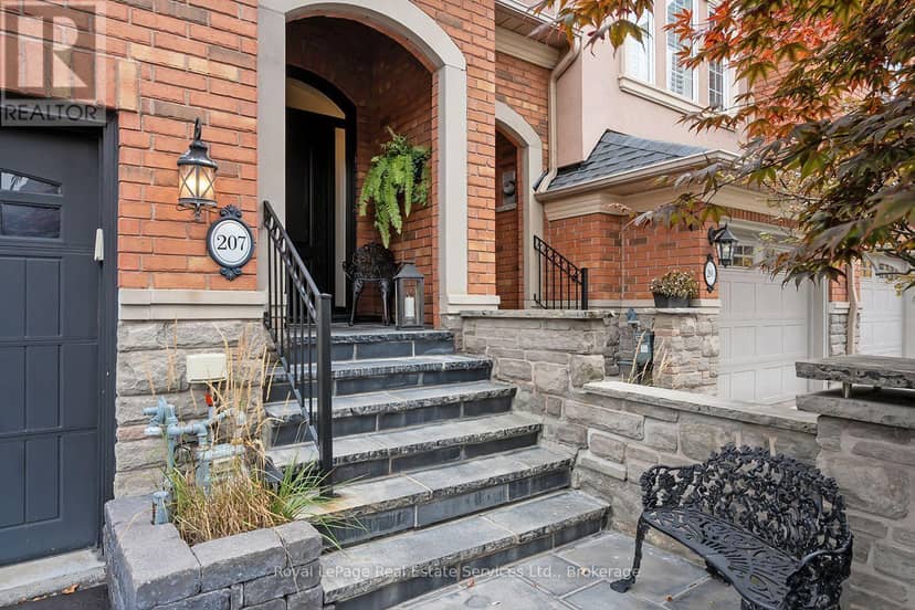 207 Tawny Crescent, Oakville, photo 2