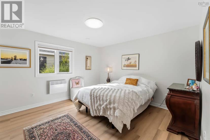 37 Bigelow Street — photo 21 of 39