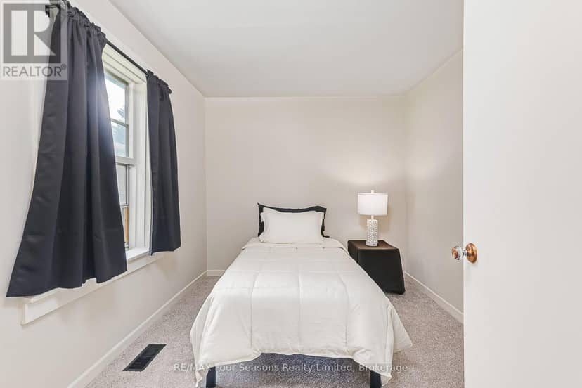 231 Superior Street — photo 11 of 39