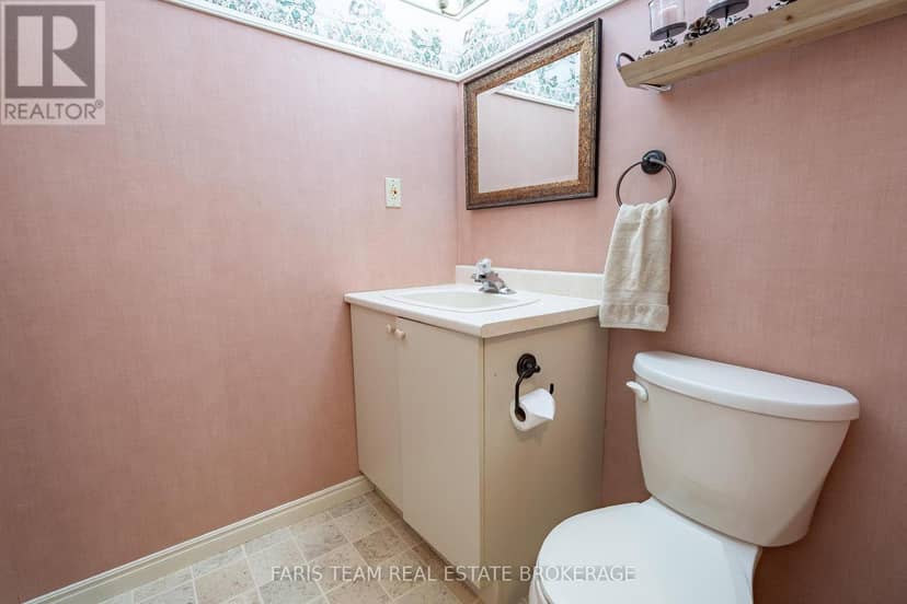 1 Hallen Drive — photo 19 of 40