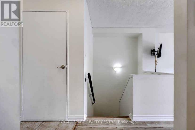 201 - 1000 Cedarglen Gate — photo 16 of 37