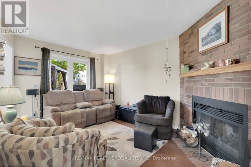 20 McCullough Crescent — photo 12 of 40