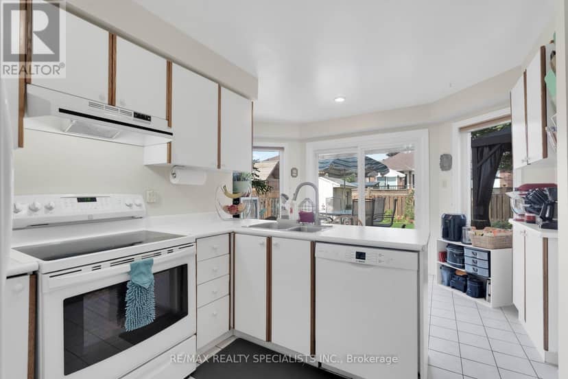 20 McCullough Crescent — photo 16 of 40