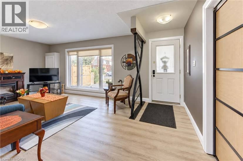 87 BOND Street, Kitchener, photo 6
