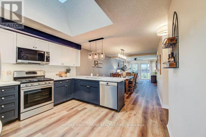 12 Brock Street, Guelph, photo 3