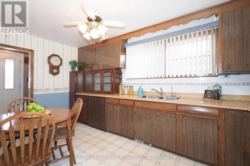 44 Ruby Street — photo 14 of 40