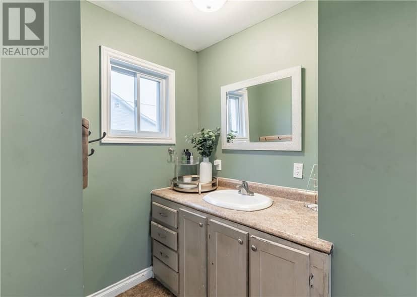 29 Stanhope Avenue — photo 13 of 34