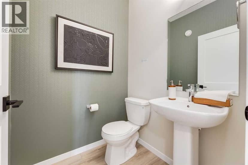 312 Montrose Crescent SE — photo 18 of 32