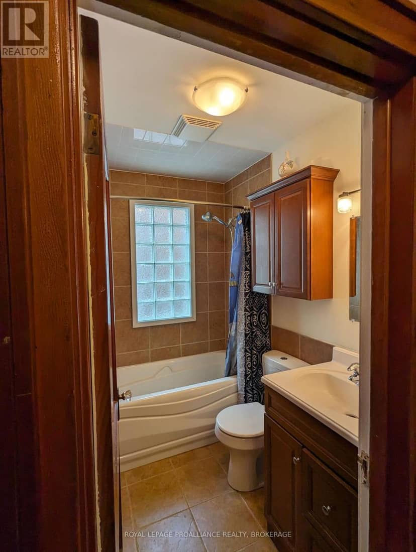 51 Dundas Street — photo 15 of 37